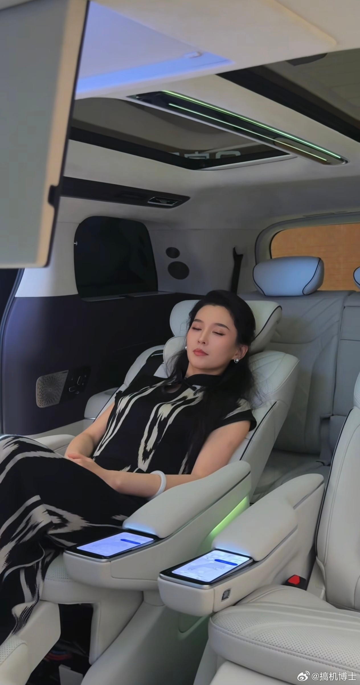 岚图很会啊，森林北颜值气质不输任何明星​​​