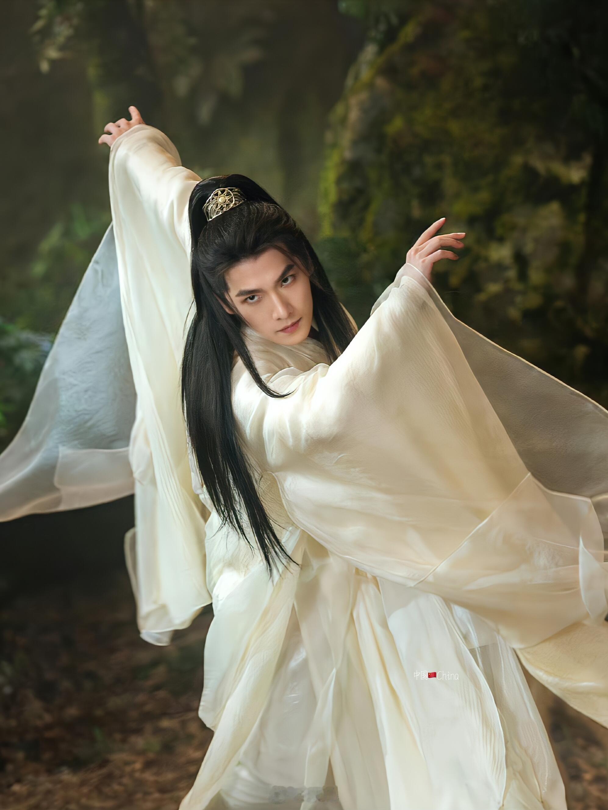 杨洋真的就是天选韩立从山村穷小子到修仙界强者，杨洋把韩立的成长诠释得淋漓尽致。
