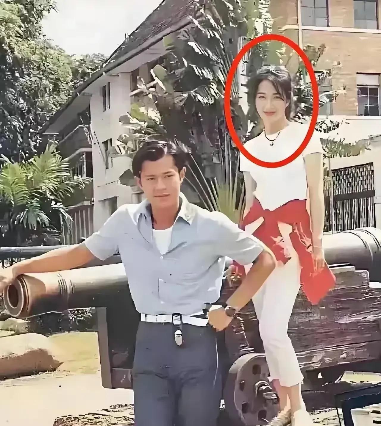古天乐后面这位女士是谁，身材这么好