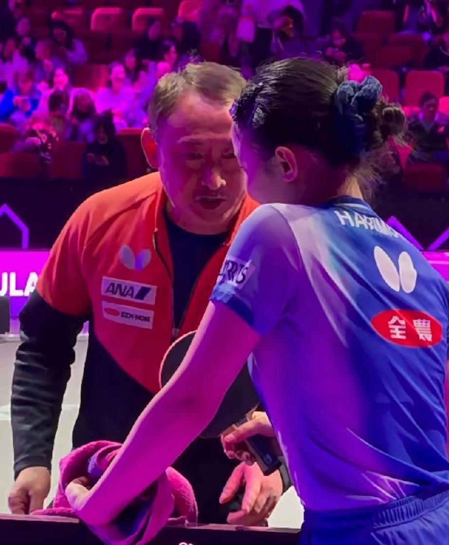 张本宇重庆冠军赛上心里乐开了花因为这次重庆站比赛，他的一双儿女都打进了四强，