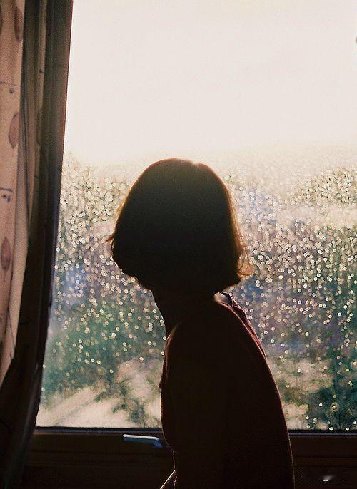 17岁女孩从21楼跳下，小区里的人心碎了一地。我第一次近距离看到熟悉的