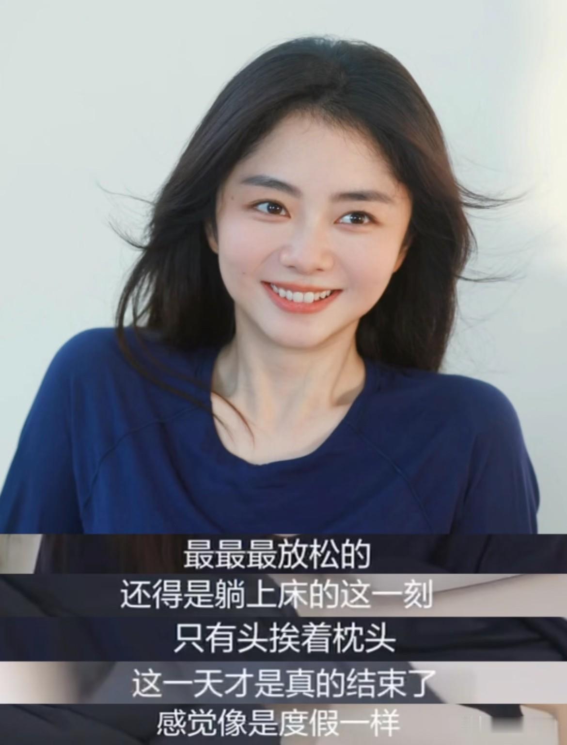 我闺蜜从活动现场回来，张嘴第一句就是：以后别叫谭松韵美女了，得叫仙女。她