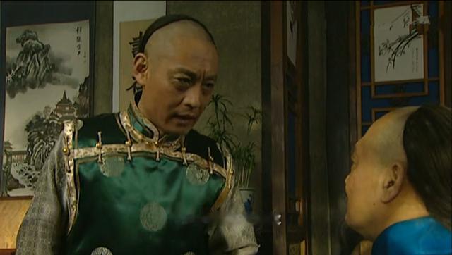 1730年，雍正八年，怡亲王胤祥的丧礼上，三阿哥胤祉来晚了。不只是来晚了