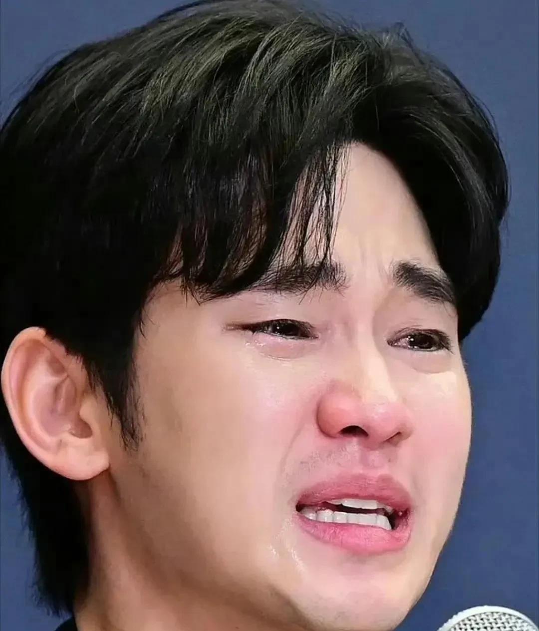 金秀贤要真哭了金秀贤记者会化妆痛哭委屈，却没有向受害者道歉，这让舆论对他很不满