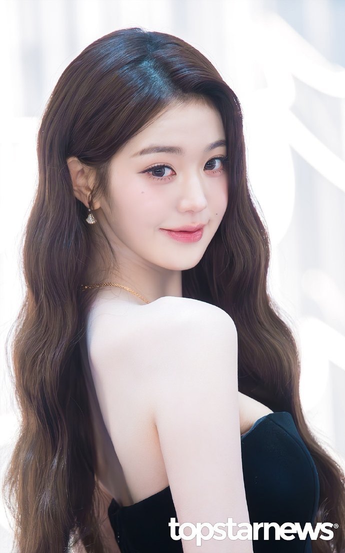 张元英宝格丽活动生图【张元英】此女最厉害的地方就在于她想有多美就能多美