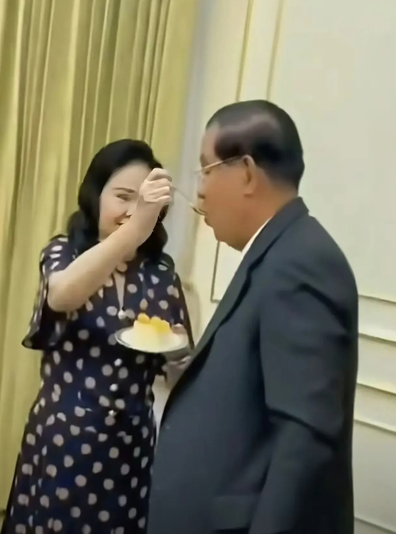 柬埔寨3000多个将军，真的是多如牛毛，一个将军手下只有20个小兵。有个笑话