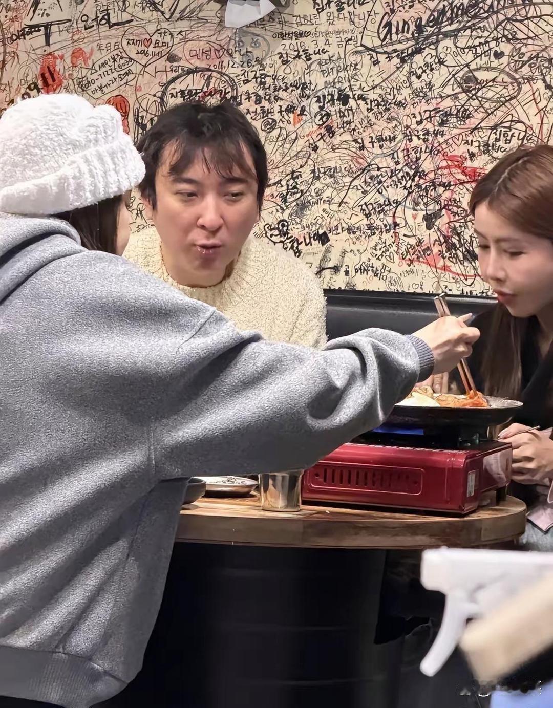 有‎‌⁠网友在韩国‍‎‎偶遇王思聪和⁠金⁠美娜一块儿﻿吃饭，⁠⁠‎这组﻿‍‍合还