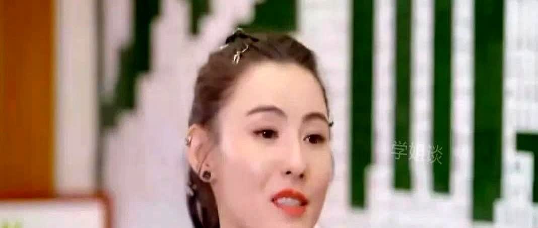 原文：原来张柏芝不公开男友，不是因为男友太老，也不是因为男友太丑，而是跟谢霆锋有