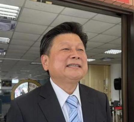 傅崐萁要凉？遭张峻魏家联手打压！傅崐萁这次悬了。在花莲地方上，魏家和