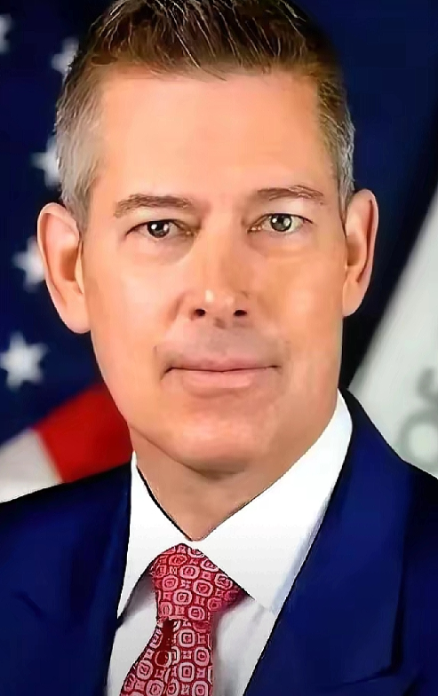 我今天看到一条新闻，后背直发凉。美国交通部长说，要是再这么搞下去，他们可能要关