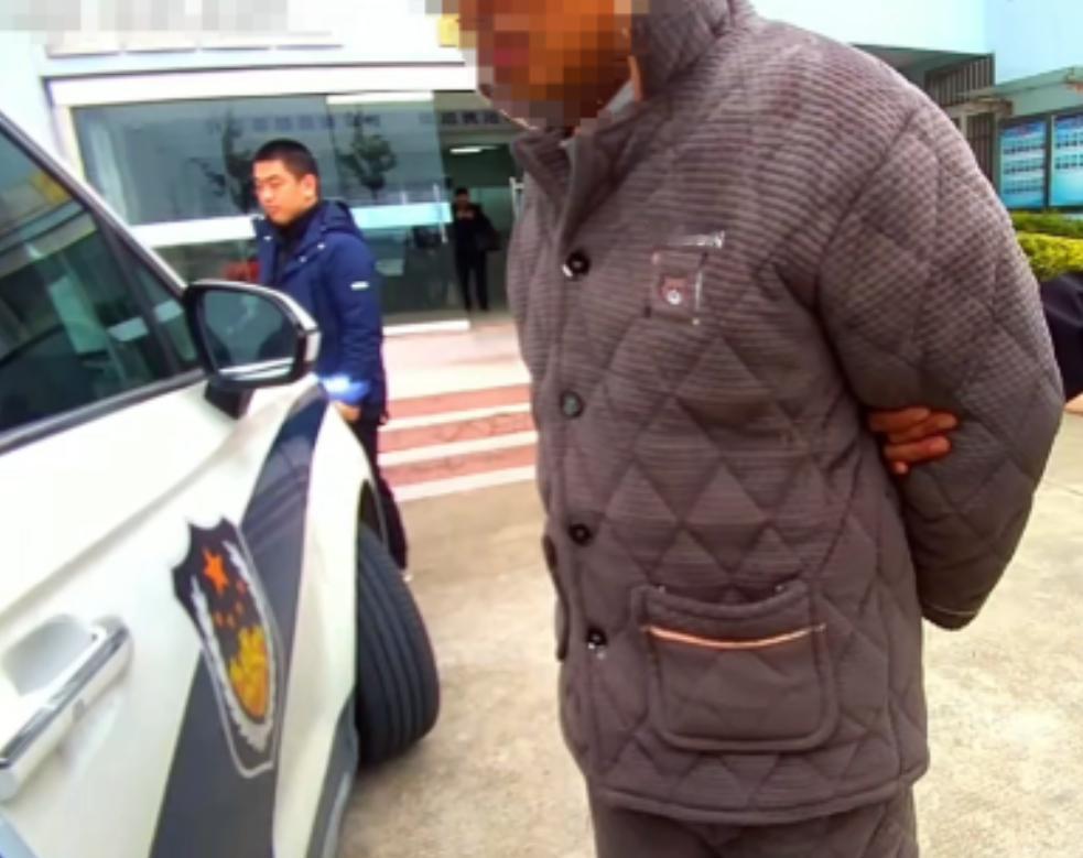 上海，一男子自称成功企业家，约女主播线下见面，并当场转账100万，女主播以为钓到