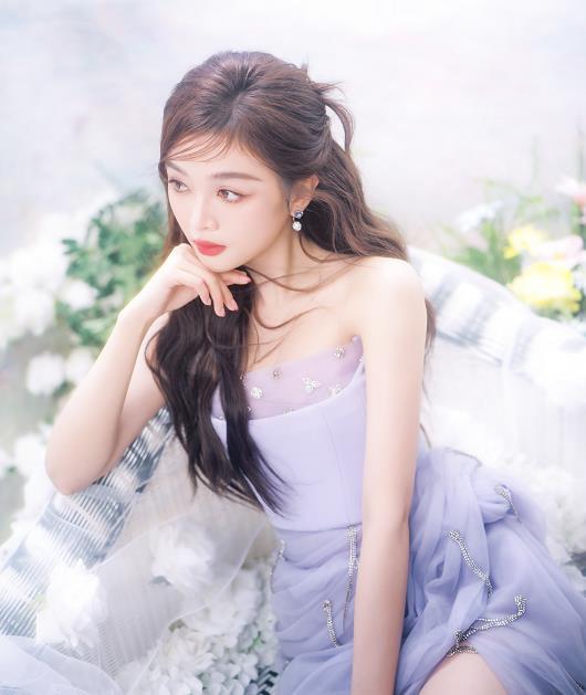 吴宣仪母亲被赶出公司据爆料，吴宣仪和乐华娱乐合约期满前，吴宣仪家人多次与乐华协