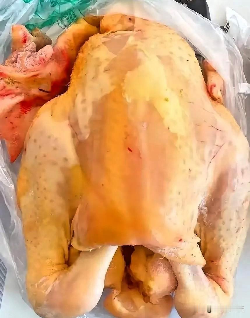 嫂子娘家是农村的，经常从家里拿菜和鸡蛋，每次老妈都让我回家拿点吃，嫂子让我拿，我