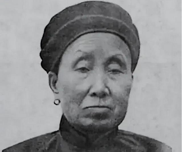 1950年，蒋介石“姐姐”被抓，她的处决意见上报至北京，周总理亲自去跟毛主席求情