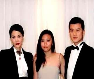 一次，窦靖童跑去跟王菲分享开心的事，王菲说了一句话彻底激怒她，她忍不住对王菲吼：