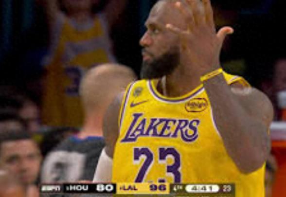 湖人1比0赢了火箭，说出来你可能不信，勒布朗打球的样子，比火箭教练乌度卡还像个教