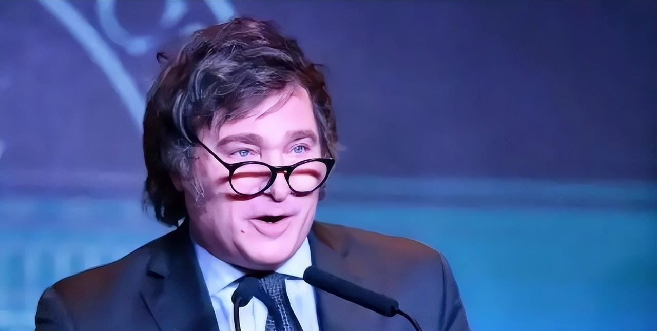 这就是阿根廷的选择！近日，阿根廷总统米莱在接受媒体采访时表示，世界将分为美国、俄