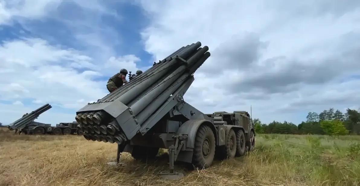 普京急援马杜罗！美国扣油轮当天就声援，这三个信号改写全球格局“美国刚扣完油