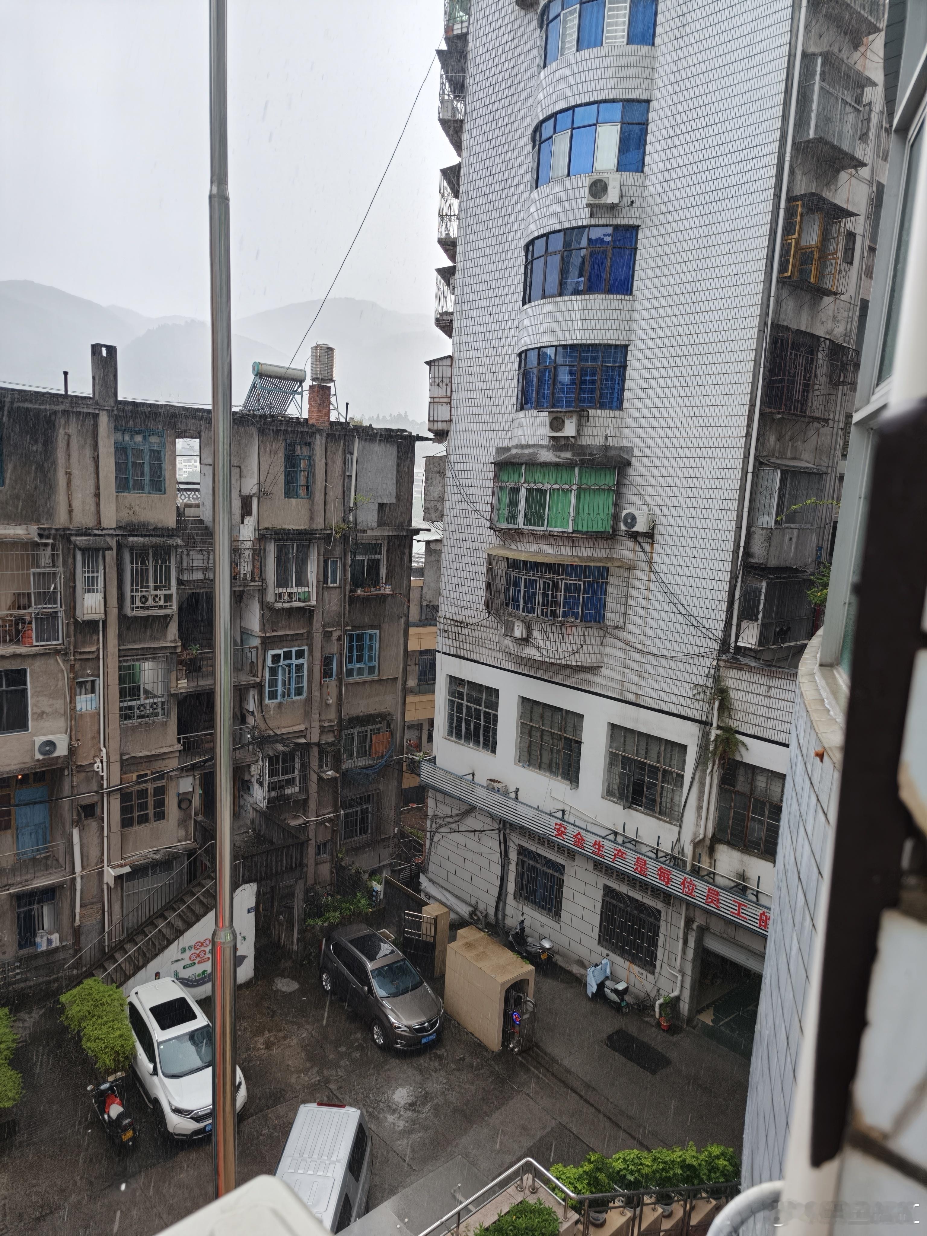 又下雨喽…又是下班