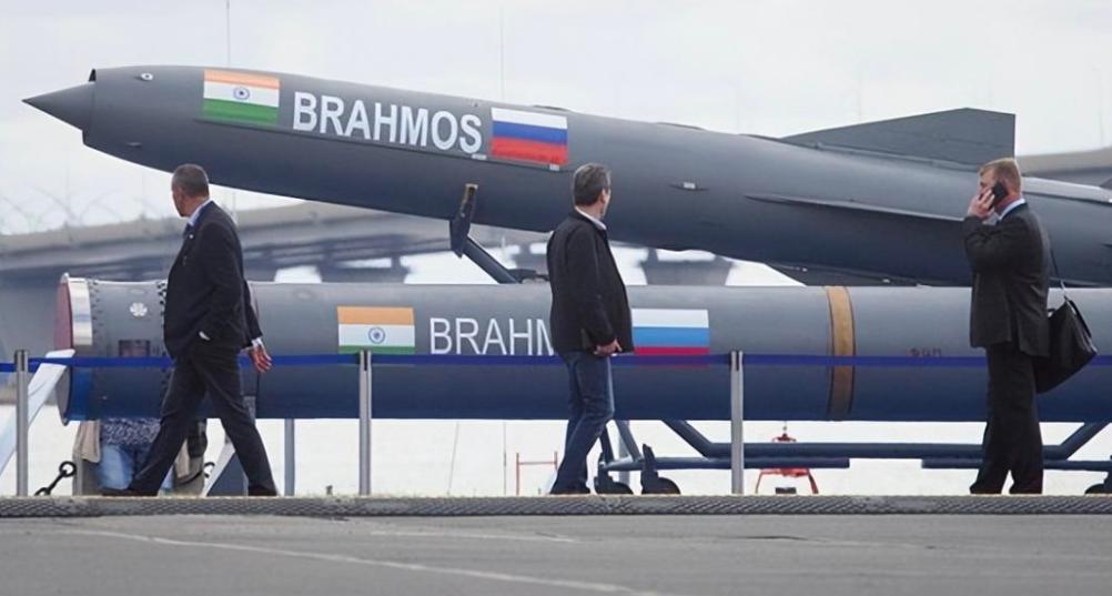 自不量力！菲律宾靠外购导弹刷存在感，终究是徒劳一场。近期，菲律宾在北部区域部