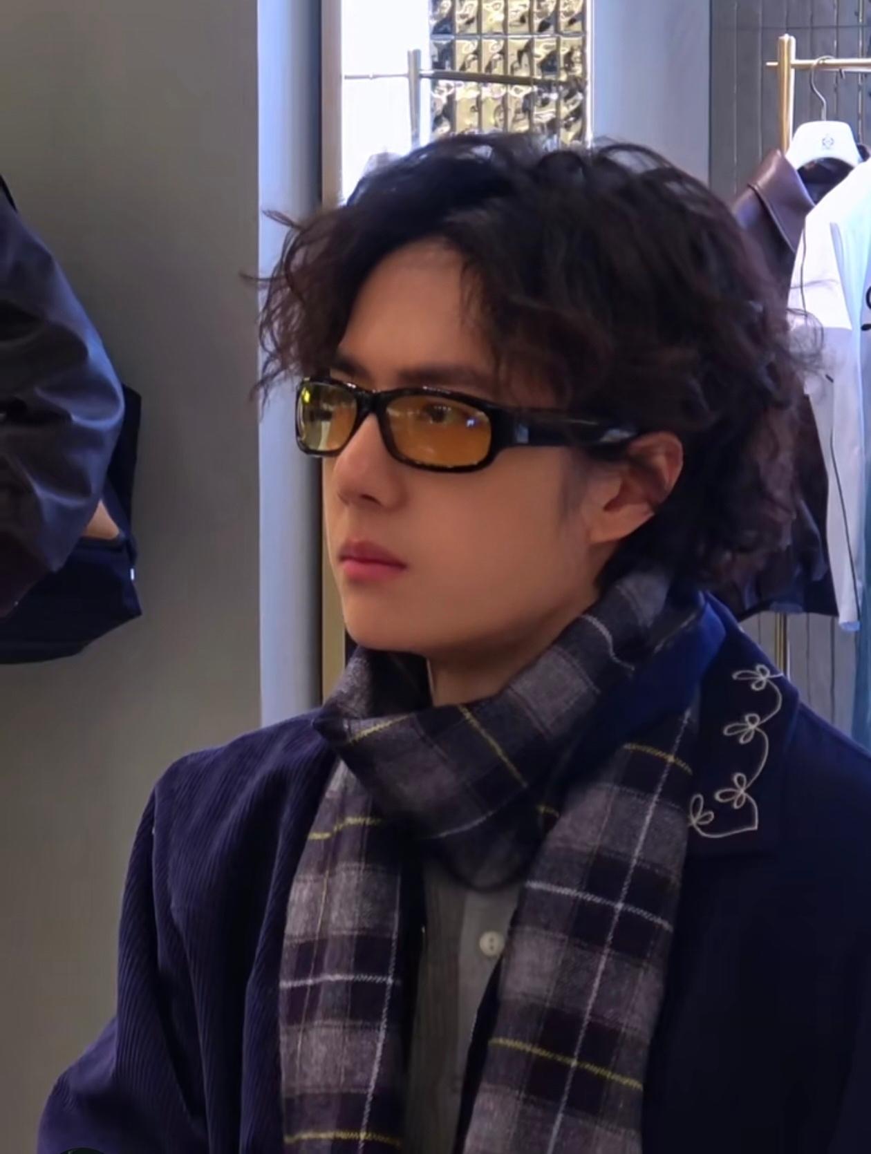 王一博“ParisBOlog番外篇”来了！真人BJD娃娃既视感，不，超越版