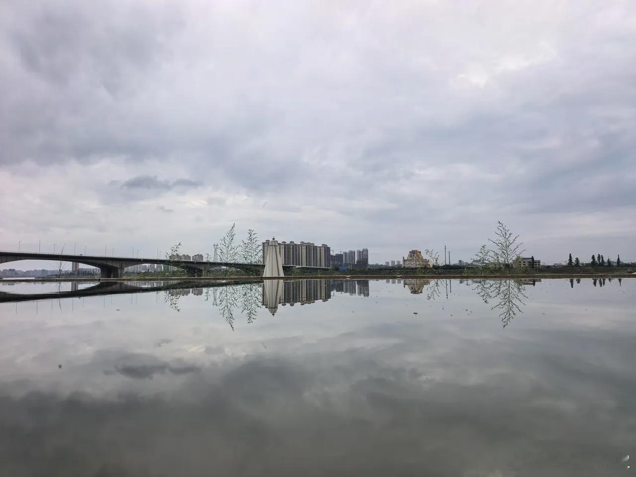 给散户的忠告，一字一句关乎命运！早盘受外围市场影响高开高走，指数最高摸到4200