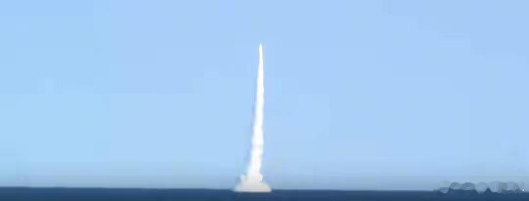 中国海军首曝潜射鹰击-18全过程，反舰战力再升级！近日，中国海军官方发布的主题宣