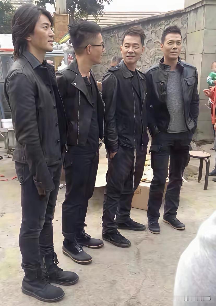 电视里看着好高啊实际生活中这四个身高也就172左右吧？[笑着哭]
