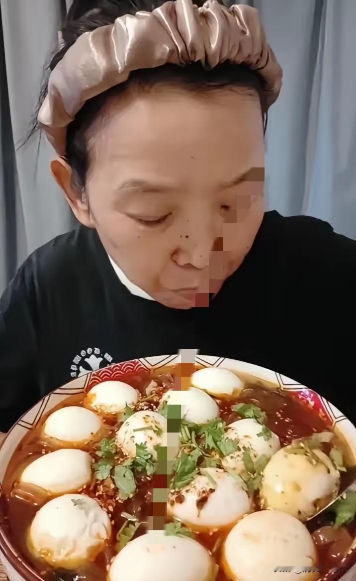 想死谁也拦不住啊！荷叶姐，你这是在找死的路上！​荷叶姐吃了一碗粉条子，再加14