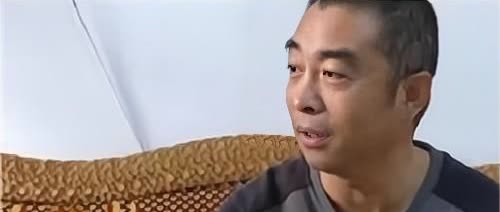 “我不要这个姓了。”2014年，40岁的山东男子怒气冲冲找到相关部门，强烈要求废