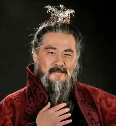 215年，曹操看到儿媳的打扮，心里泛起异样，宴会上本想忍一忍，最终还是没能控制住