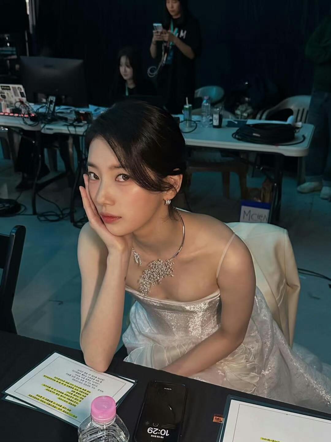 裴秀智今日ins更新化妆期间就这样轻松出片