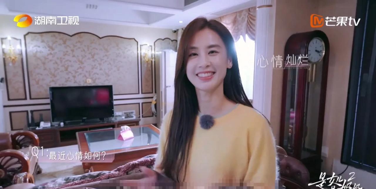 黄圣依这句话的信息量好大……《是女儿是妈妈2》的节目组问黄圣依：“最近令你头疼