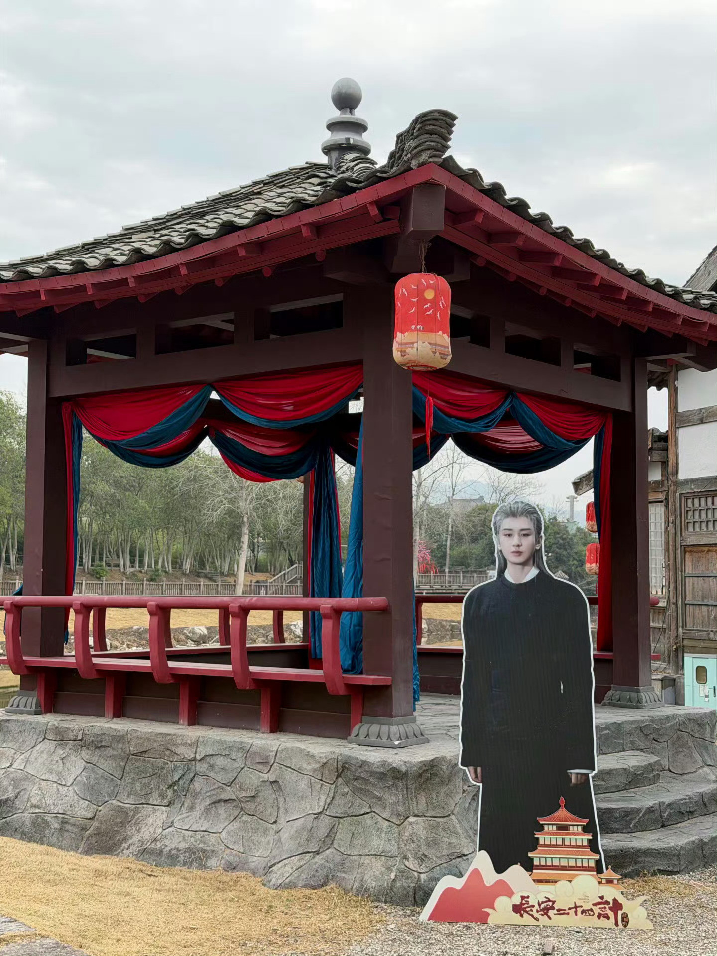 成毅长安二十四计的爆火让这部剧的拍摄地成了很多人的打卡圣地，春节期间整个象山影视