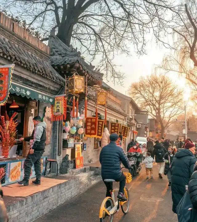 很多南方人去北京玩了几天后，感觉北京不太繁华，没有像上海，深圳那样的高楼多，夜生