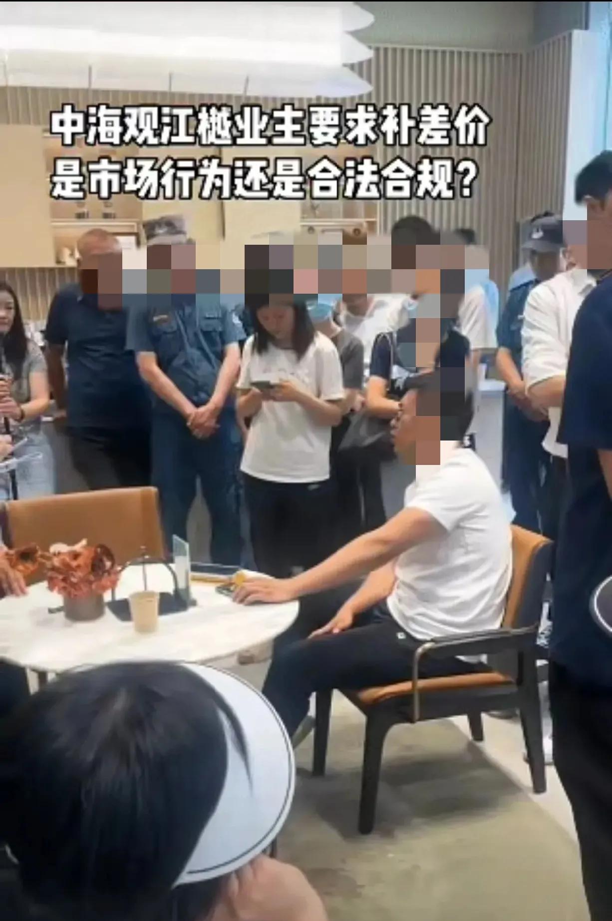 南京中海观江樾降价促销，由原来的每平米价格3.7万元，一下子降至每平米价格2.4