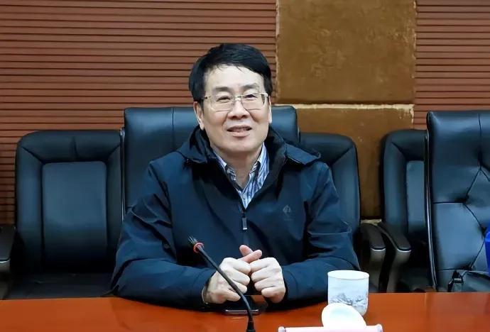 在宗馥莉与几个同父异母弟妹的遗产争夺之事里，有个人的吃相极为难看，绝非善类。这