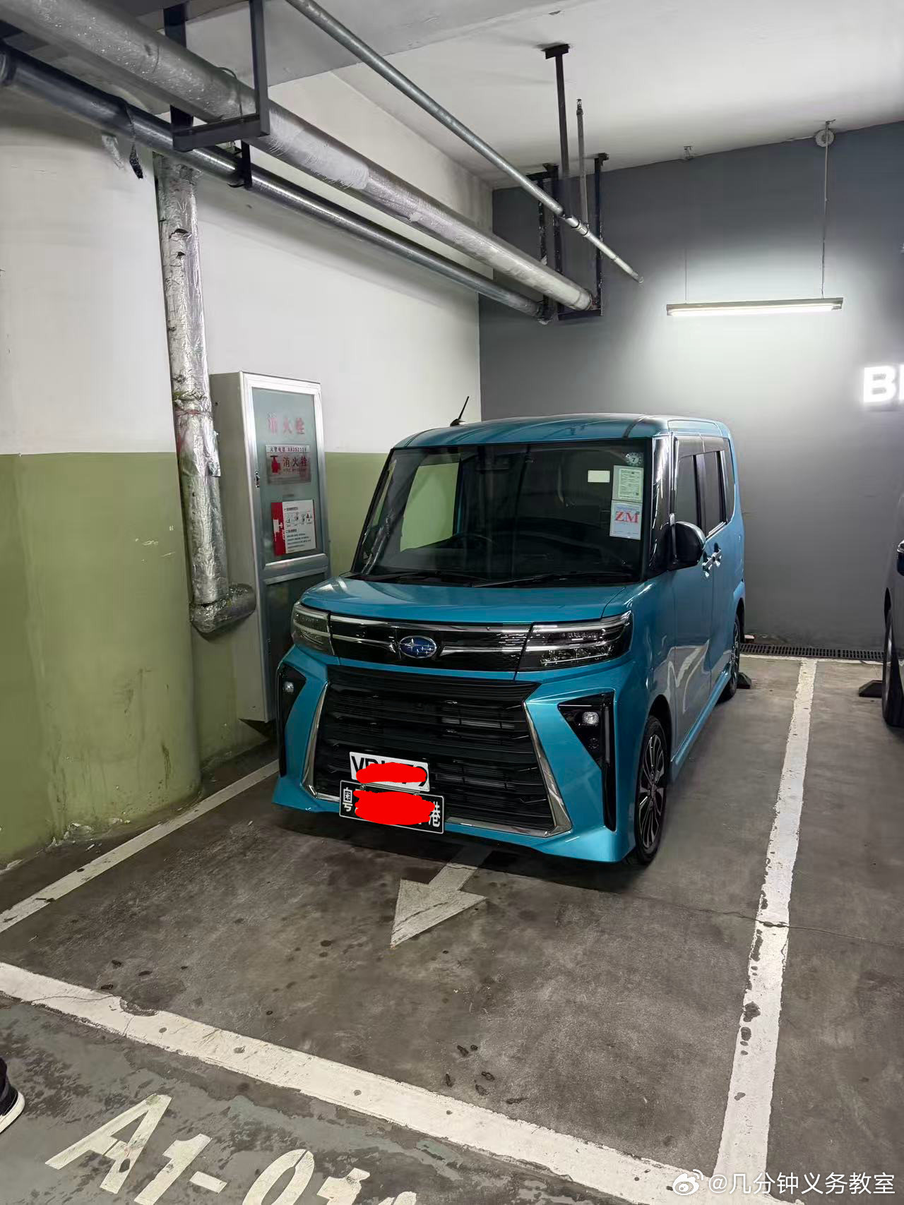 看到个小车，猛一看以为是老头乐，但一看牌子是斯巴鲁就排除了，老头乐应该不屑于挂斯