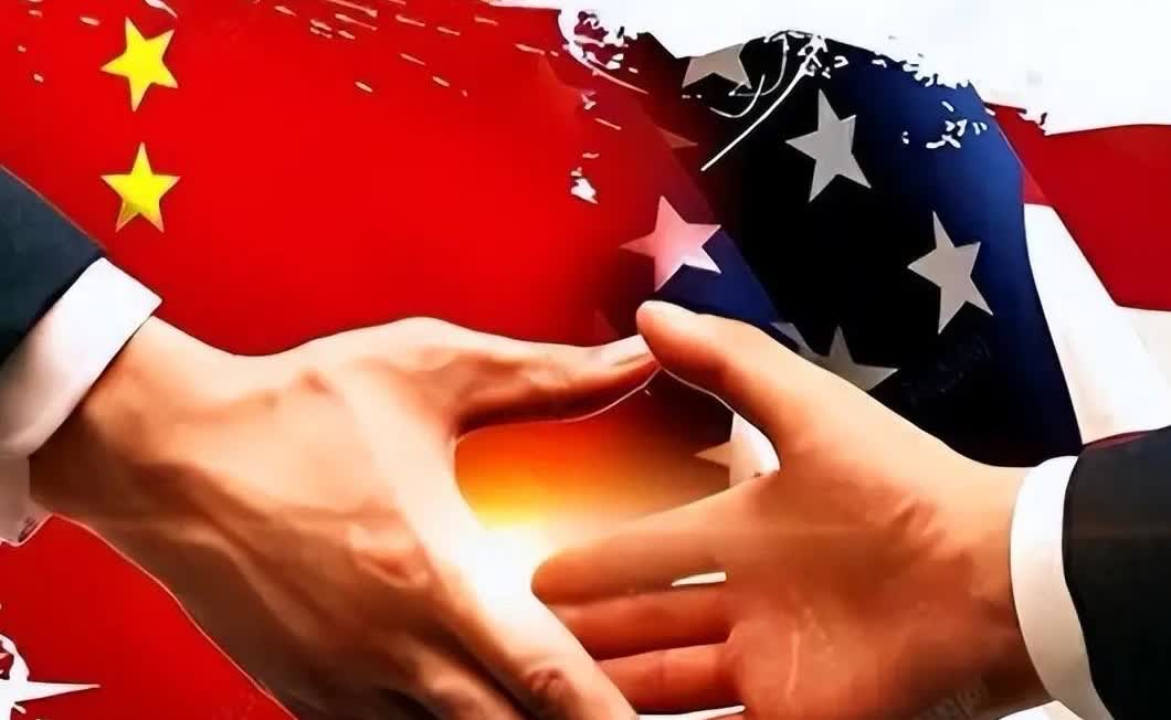 中美外长握手！中国外长与美国特朗普政府国务卿实现了首次会面，当两国外长的
