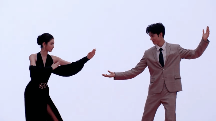 龚俊确实厉害，就一个综艺，还只录了一半，啥奖都有了