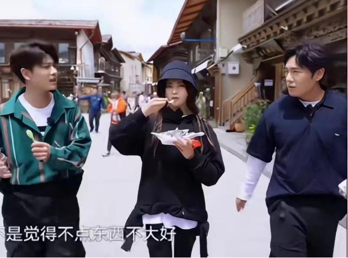 杨超越：“你请我吃个东西呗。”秦昊：“不是我不请你，妹妹啊，不是妹妹，孩子，