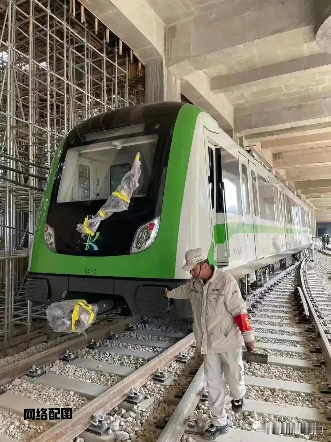 突发突发！测试列车将13名施工人员撞飞致11人死亡2人受伤！事发11月27日凌晨