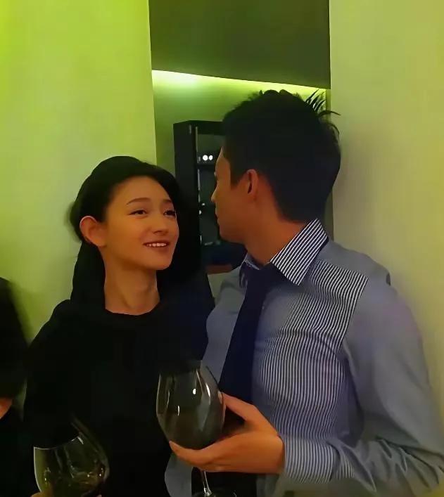 汪小菲和大S第一次见面的照片，帅哥当年就是这样被瞬间沦陷的！