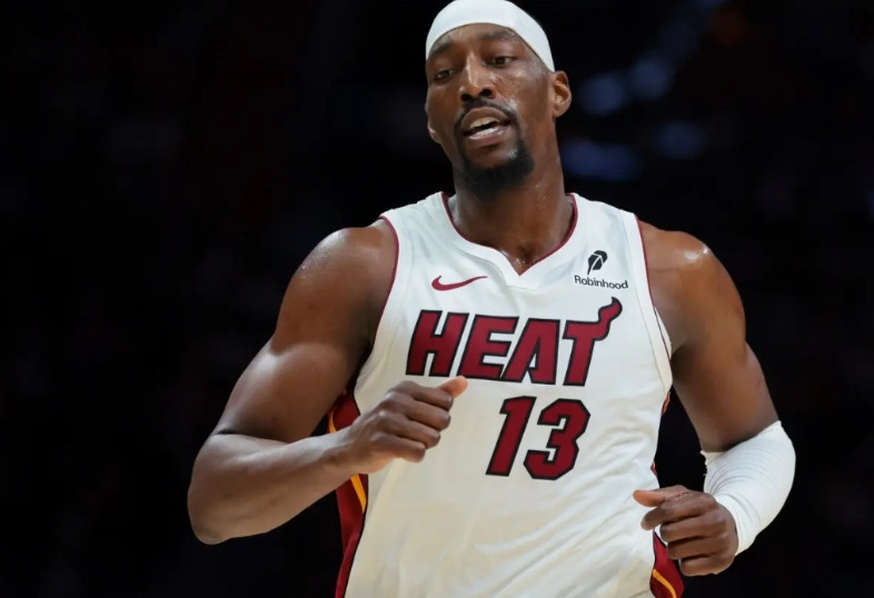 快船为什么交易鲍威尔？鲍威尔要长约，快船给不了，换来柯林斯，目前也不亏，小卡现在