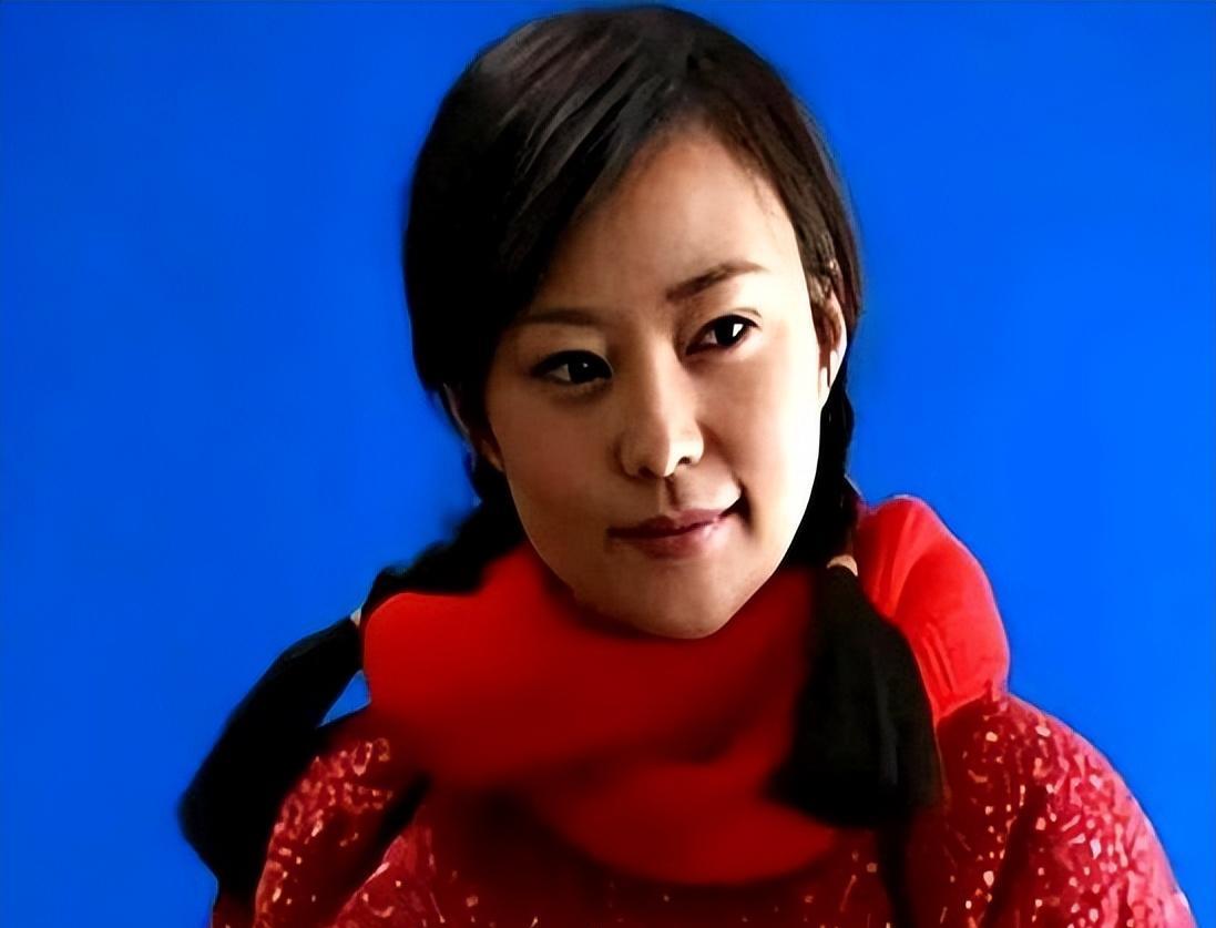 1971年，北京知青邵东平娶了地主家女儿。在新婚之夜，妻子问他：“东平哥，我家出