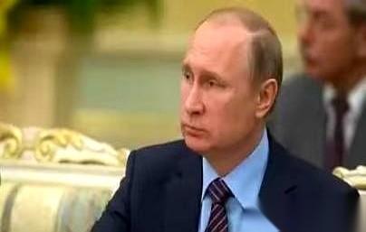 普京现在看咱们的眼神，估计是五味杂陈。十年前，他把家里最牛的宝贝S400卖给我