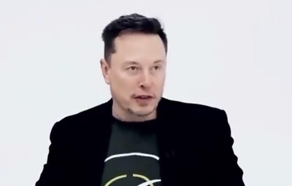 美国科技巨头马斯克今天发文说：“可能很多人还不知道，SpaceX已经将重点转移