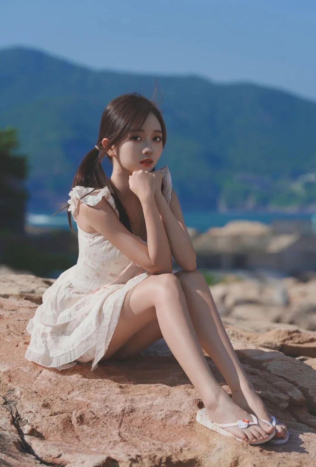 拍出氛围感|风与阳光都偏爱美腿摄影：小富婆摄影