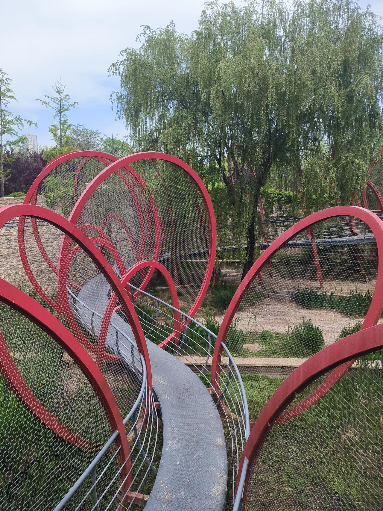 年轻教师的工作有两大本质上的区别：一种是领导说什么就按照什么去做，一点儿都不会改