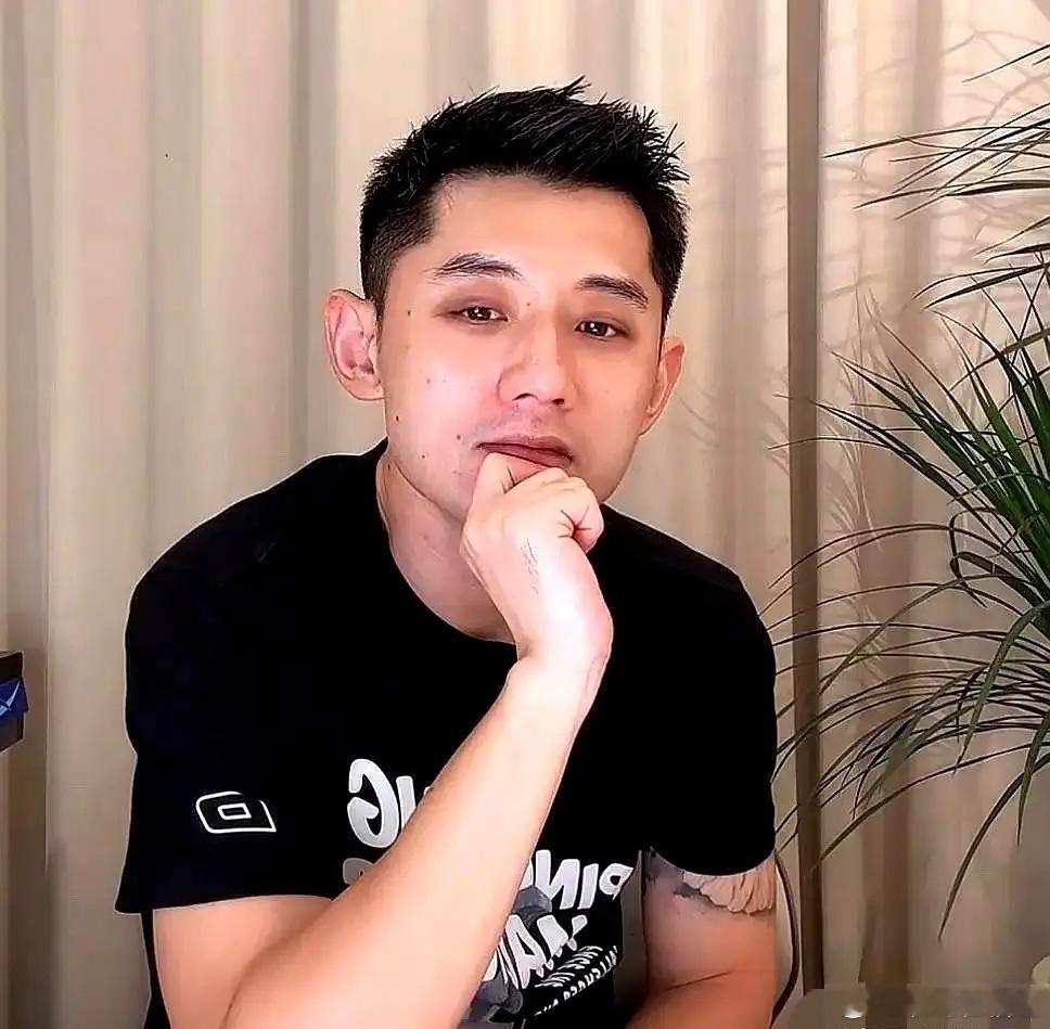 张继科罕见透露：国乒他只认可1人。目前国乒他只认可王曼昱。张继科认为林诗栋的正手